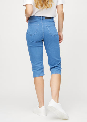 Blaue regular Capris von hinten gesehen, sodass man das gesamte Produkt sehen kann.