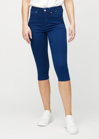 Dunkelblaue skinny Capris, Modellname Royals, die eng am Bein anliegen und direkt unter dem Knie enden, von vorn gesehen.