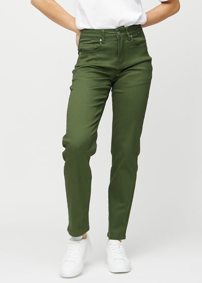 Regular-Jeans für Damen in Dunkelgrün, Farbe Renewals. Vorderansicht an einem Model, mit klassischem geradem Beinverlauf.