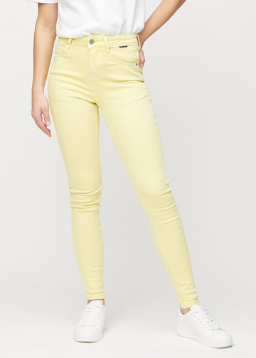 Hellgelbe skinny jeans, Modellname Lemonades, die eng am Bein anliegen, von vorne gesehen.