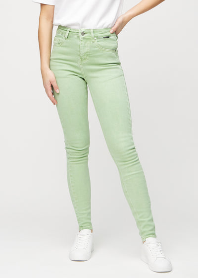 Skinny-Jeans für Damen in Hellgrün, Farbe Mints. Vorderansicht an einem Model, mit eng anliegenden Beinen.