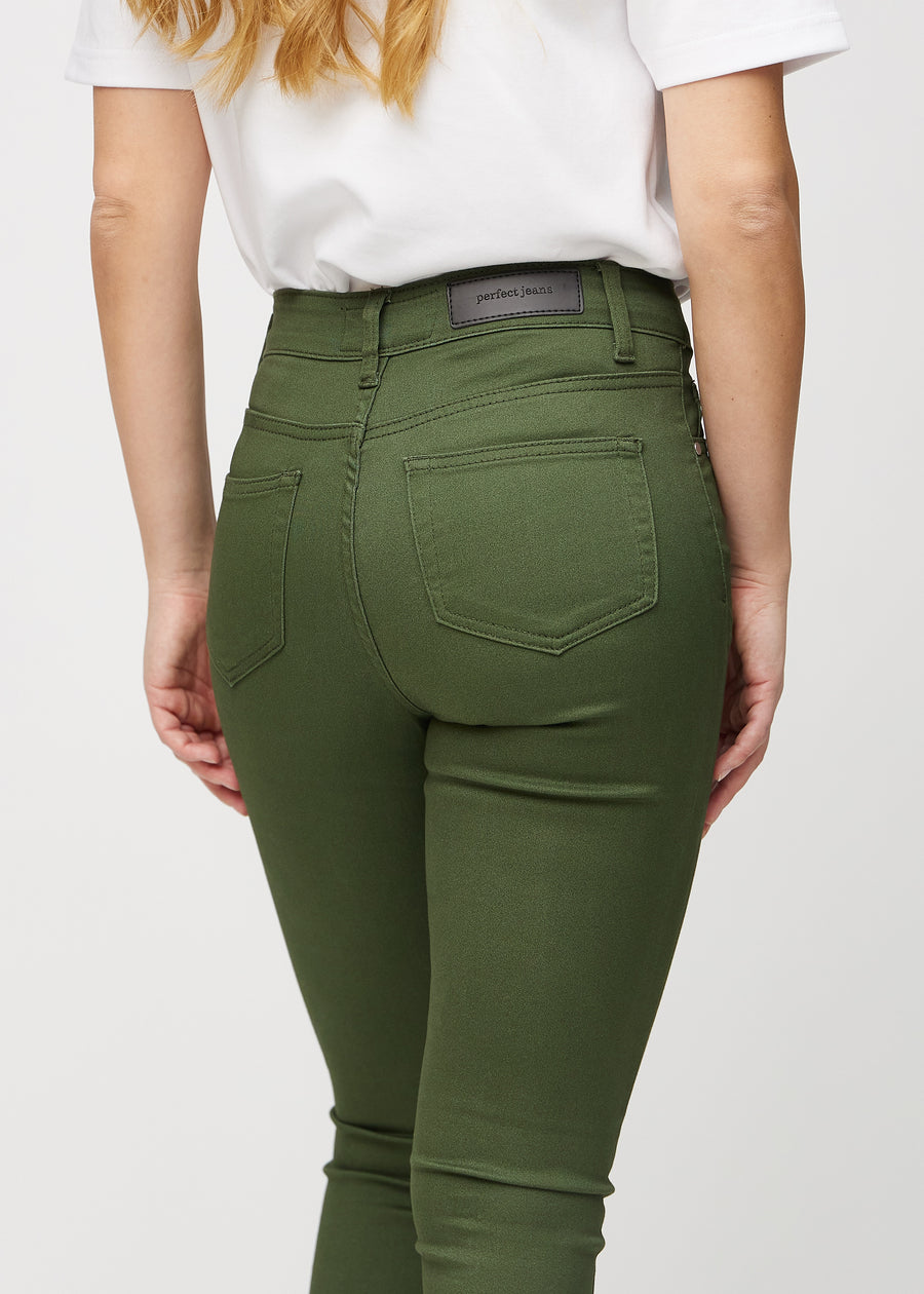 Skinny-Jeans für Damen in Dunkelgrün, Farbe Renewals. Detailansicht der Rückseite an einem Model.