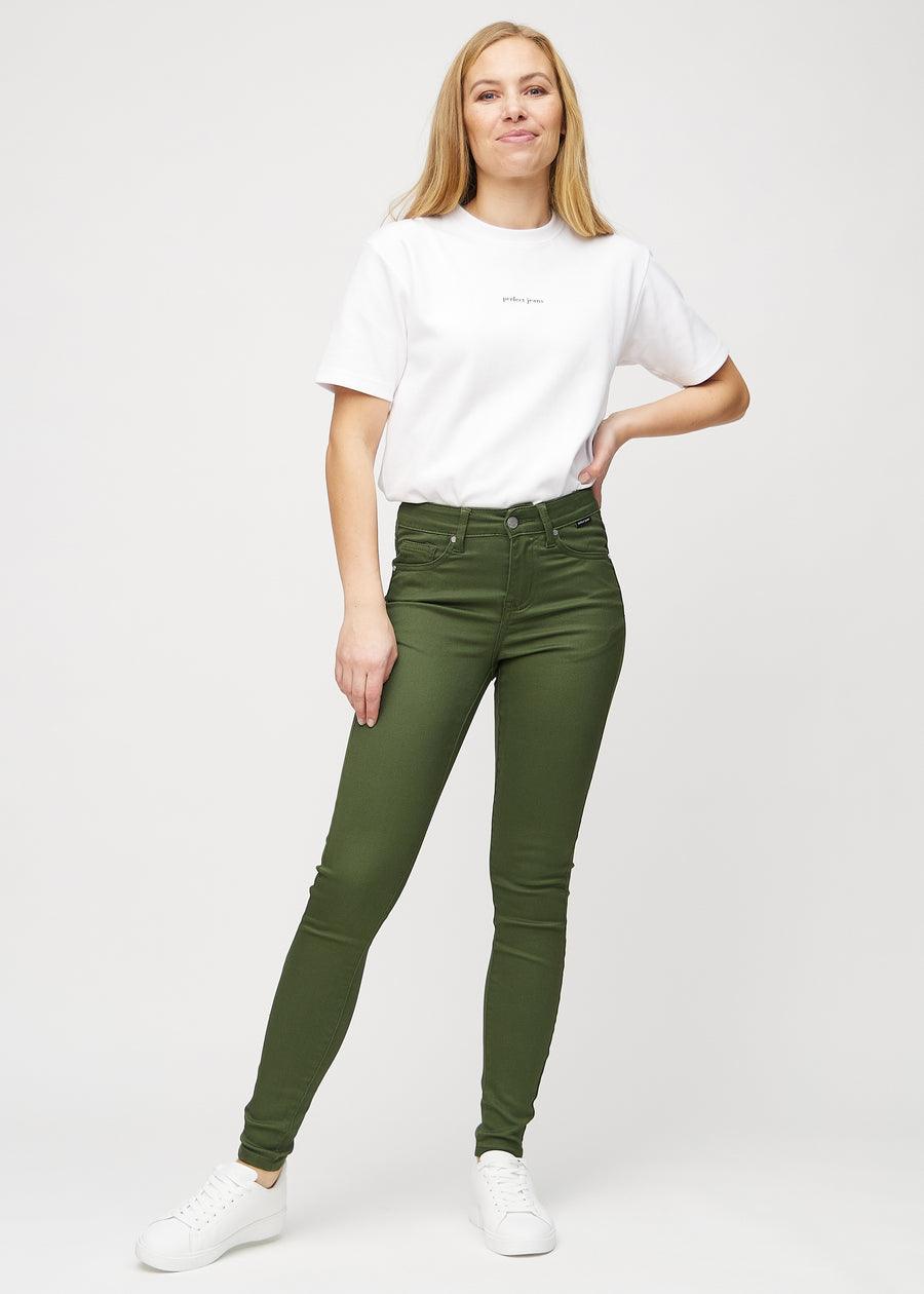 Skinny-Jeans für Damen in Dunkelgrün, Farbe Renewals. Ganzkörperansicht eines Models in den Jeans.