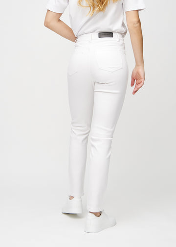 Slim-Jeans für Damen in Weiß, Farbe Marguerites. Rückansicht an einem Model, die gesamte Passform ist zu sehen.