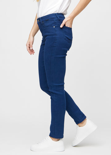 Slim-Jeans für Damen in Dunkelblau, Farbe Royals. Seitenansicht an einem Model.