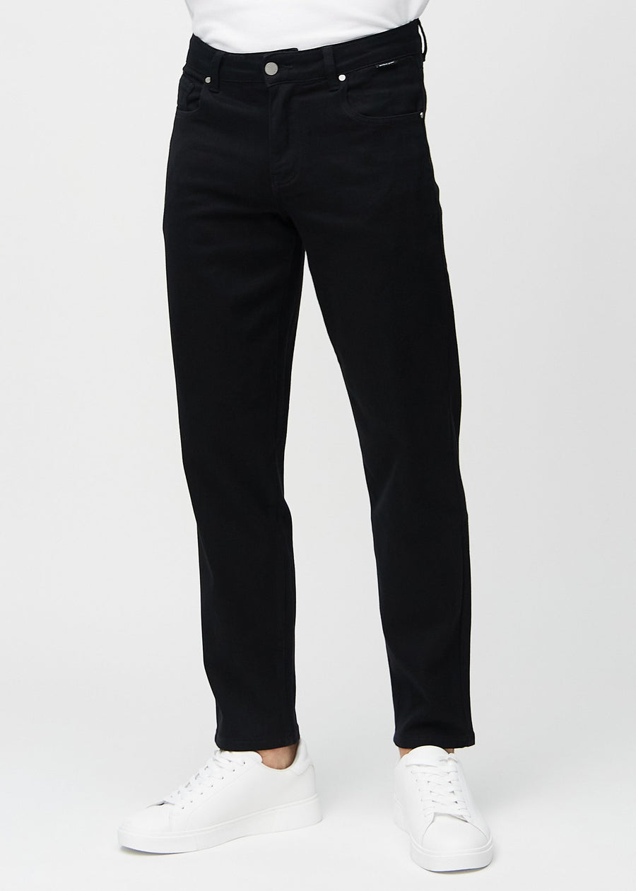Schwarze regular jeans, Modellname Ravens, die gerade am Bein herunterfallen, von vorne gesehen.