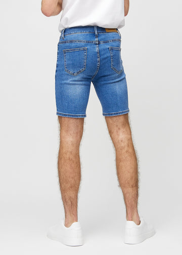 Denim middle-slim Shorts von hinten gesehen, sodass man das gesamte Produkt sehen kann.